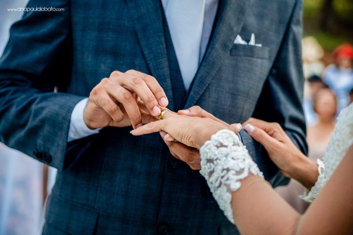 wedding ring exchange