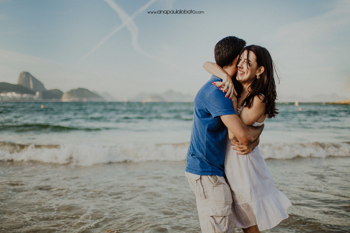 romantic beach couple photos