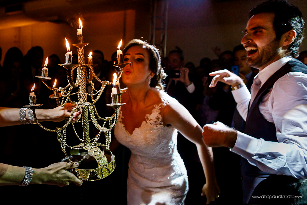 Wedding couple celebrate their arabic wedding in Brasil with lghts