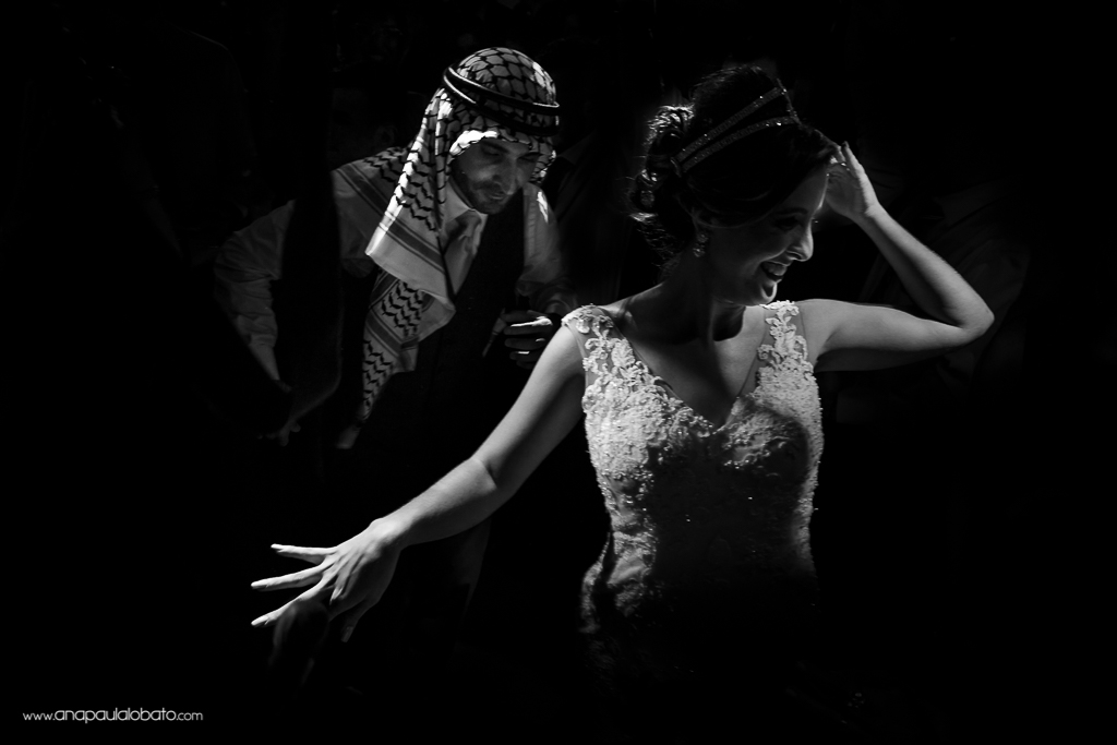 Dança do casal de noivos em casamento árabe
