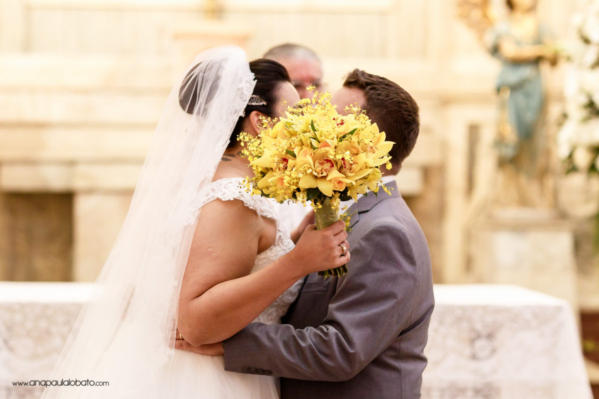 primeiro beijo dos noivos