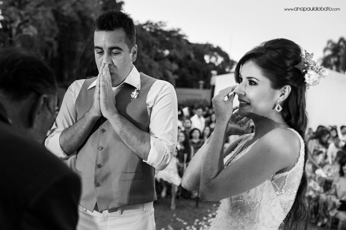 Noivos emocionados no sítio bodocó