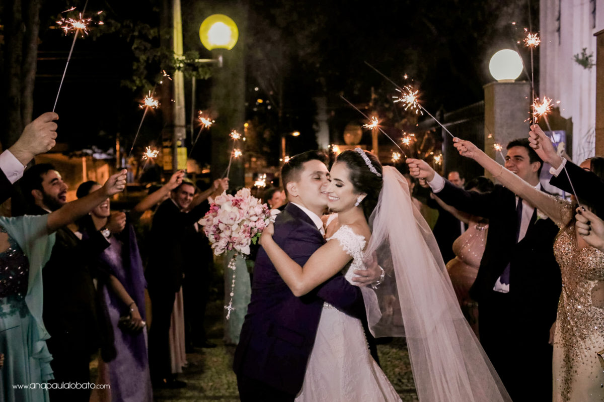 saída dos noivos igreja sparkles