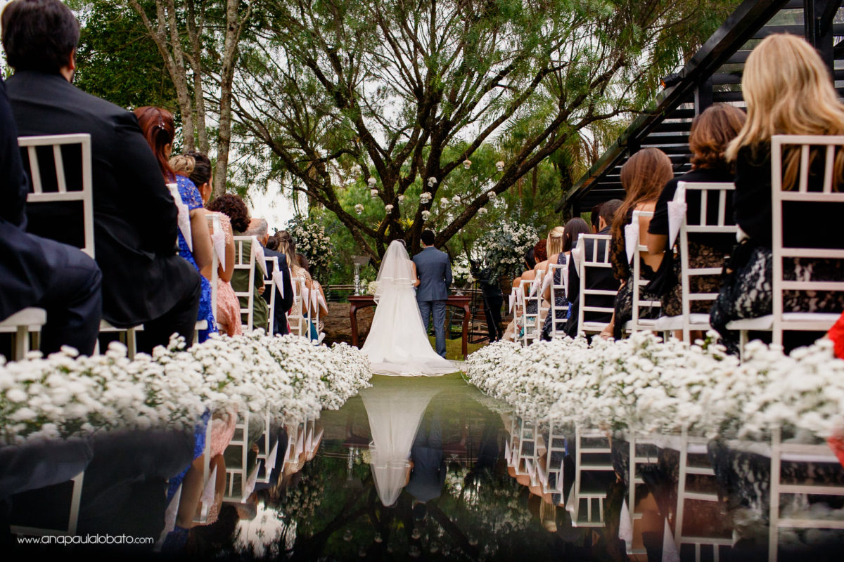 noivos no altar