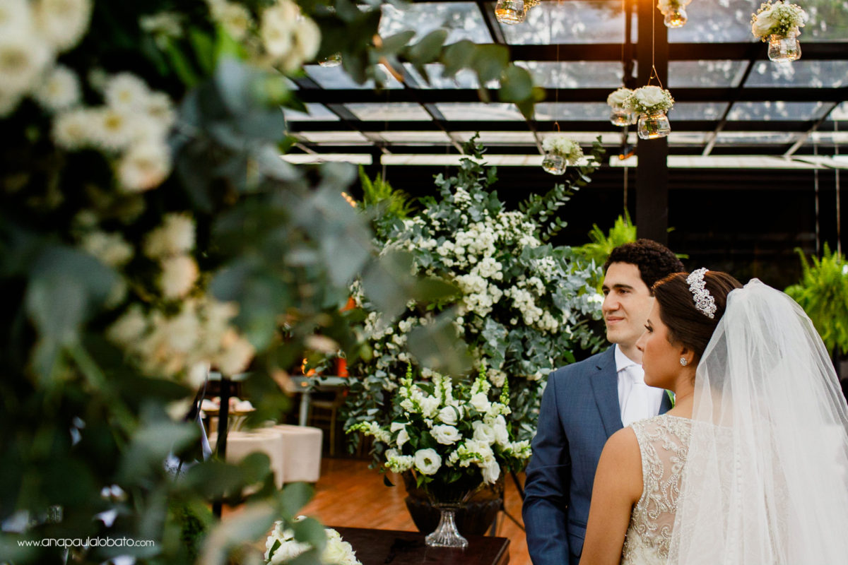 noivos no altar