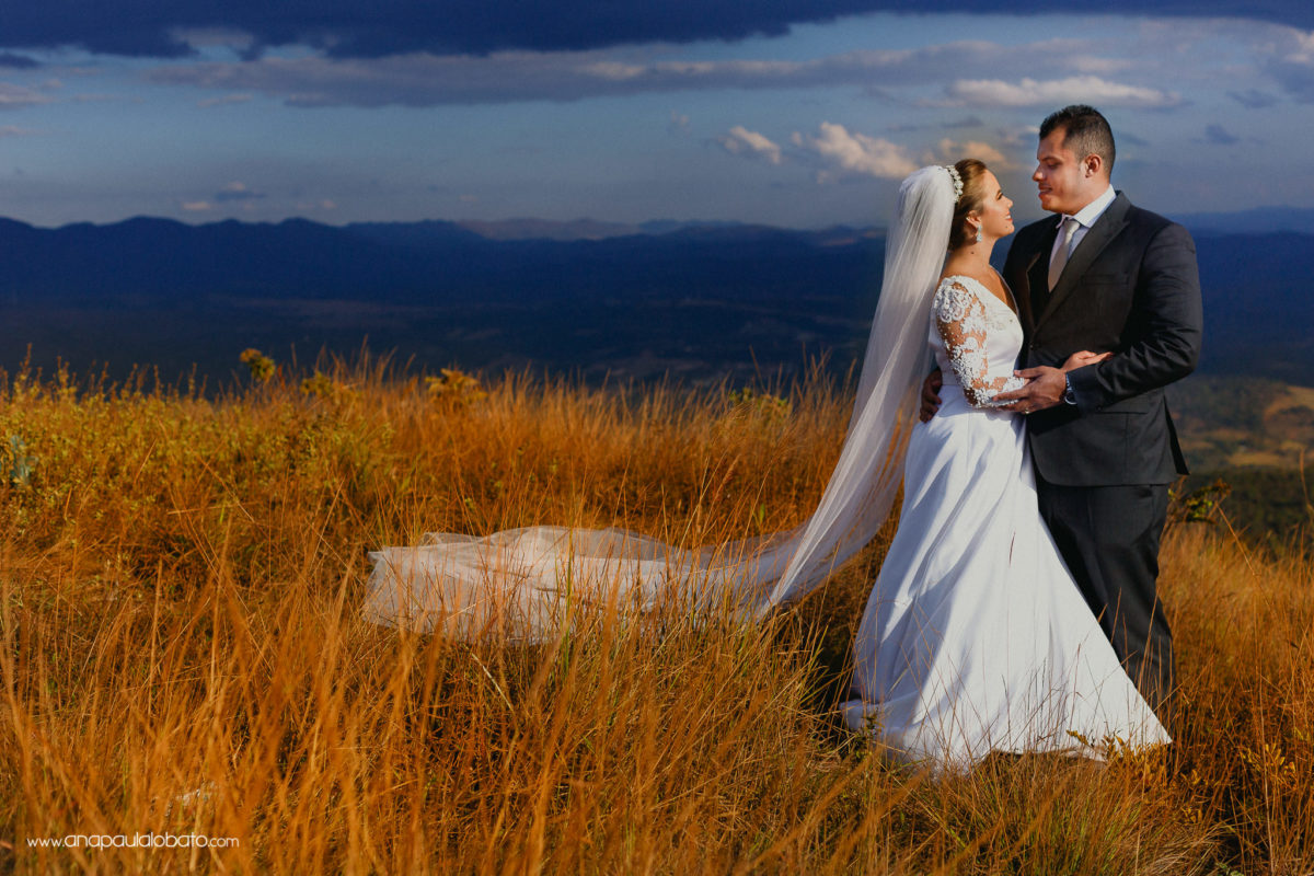 casal noivos apaixonados
