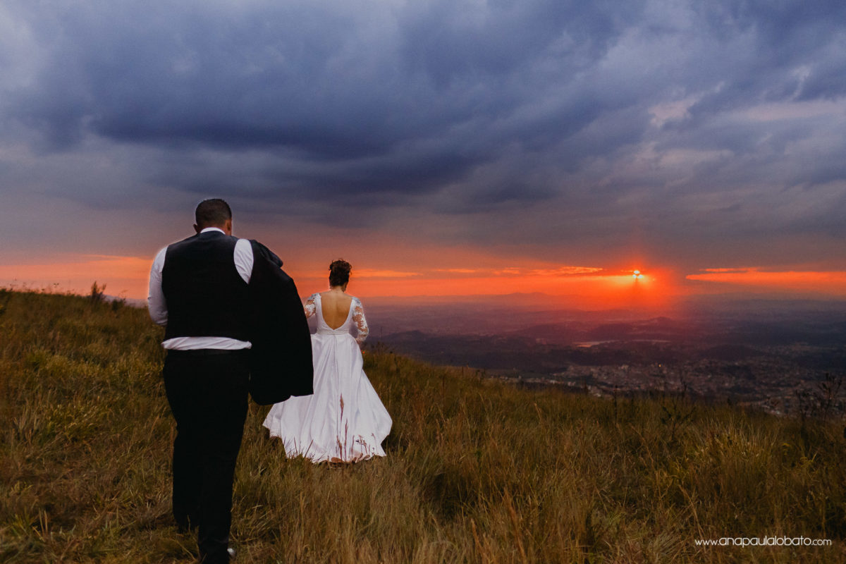 noivos e por do sol
