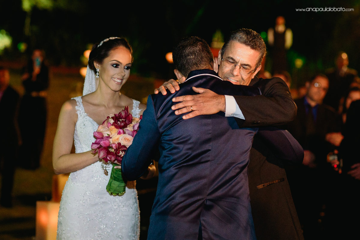 abraço pai noiva no noivo
