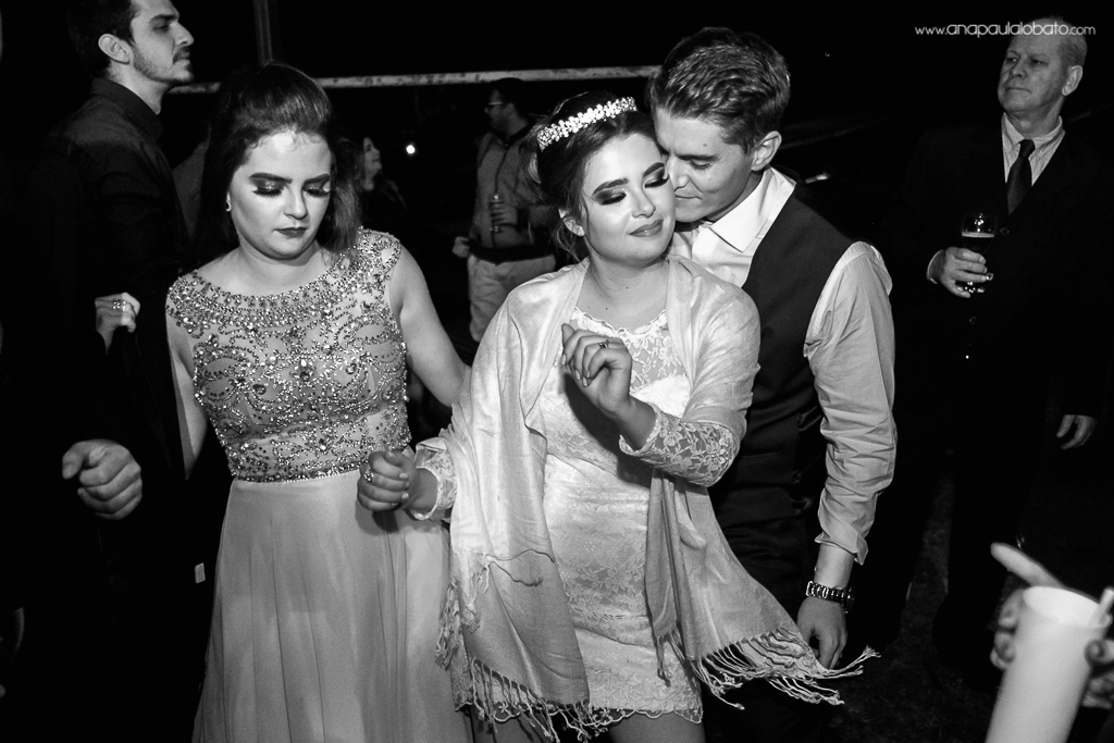 pista de dança com noivos