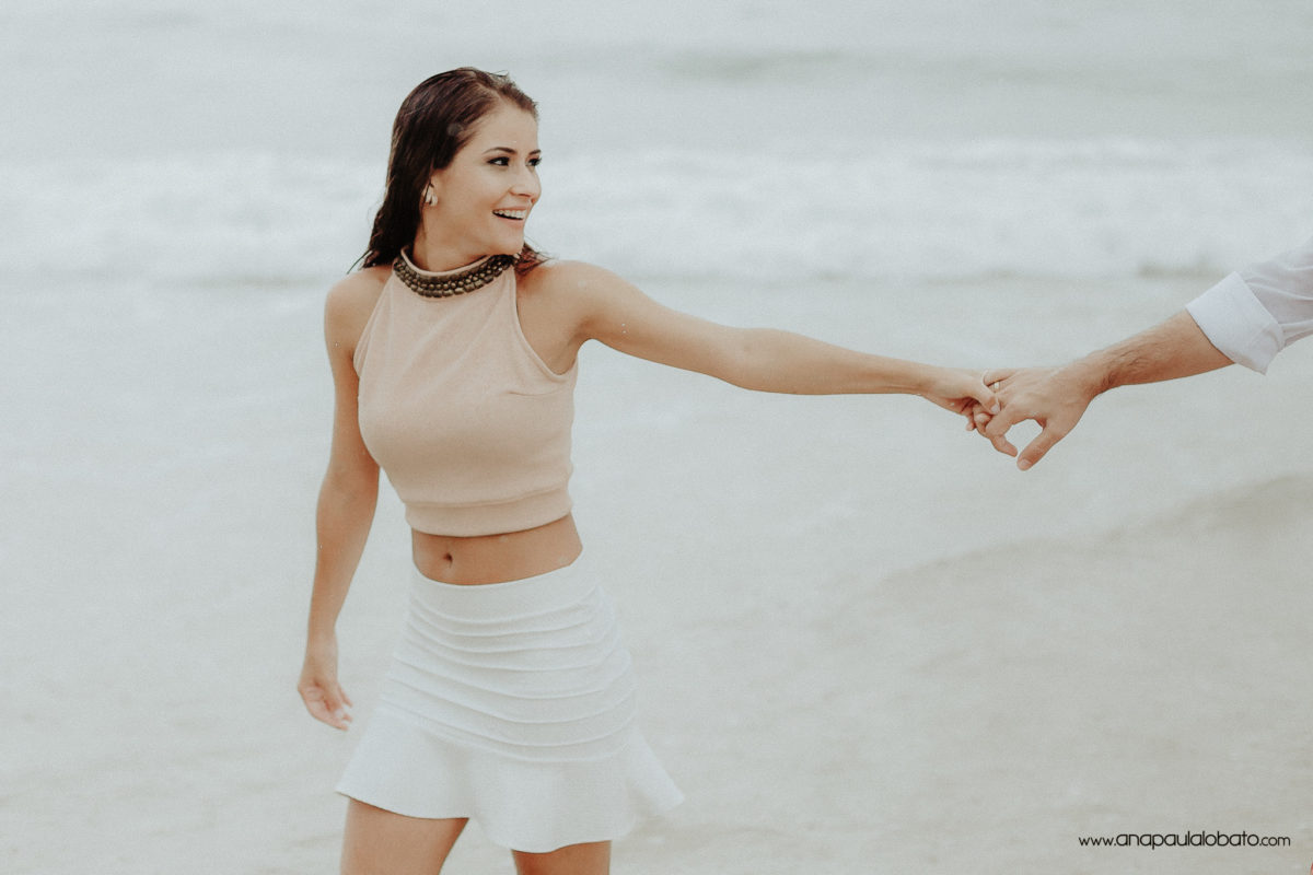 beach couple shooting