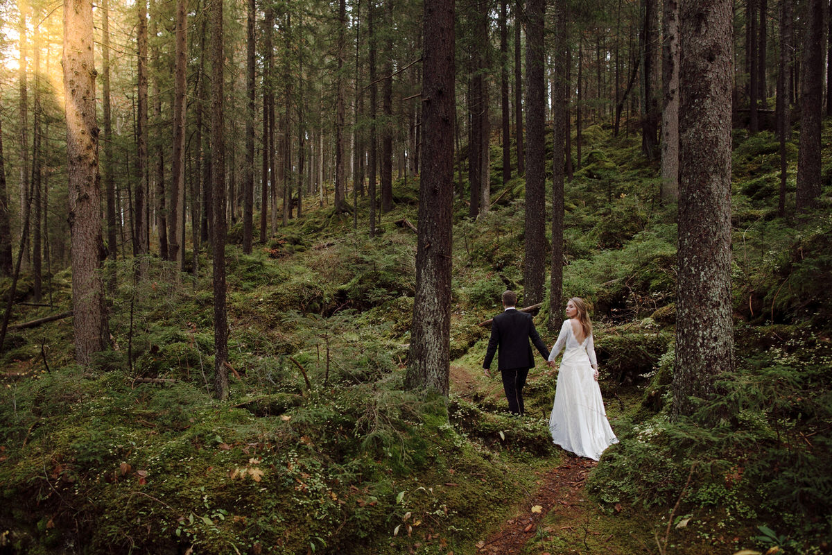 creative elopement photos to the Eibsee