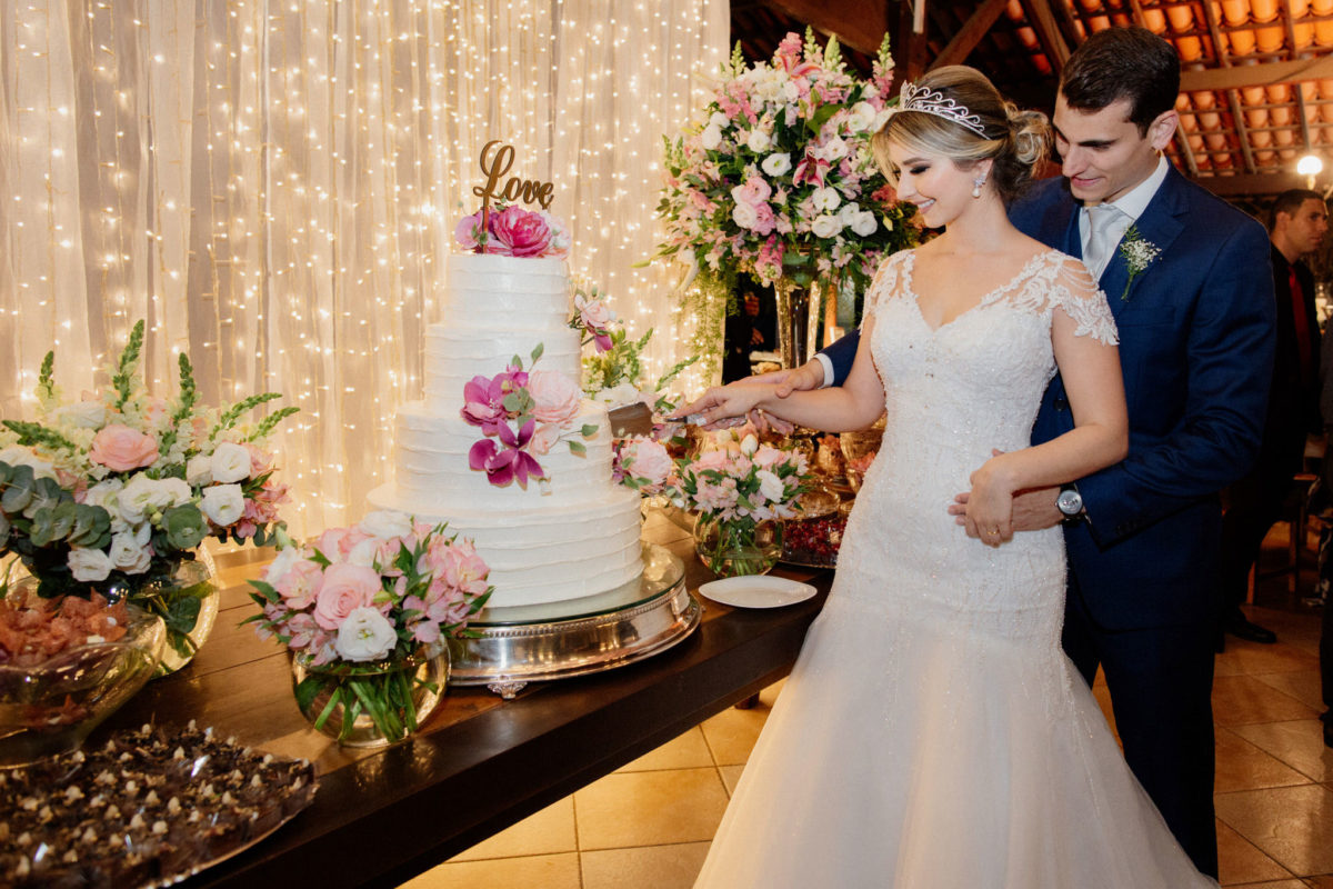 wedding cake cut